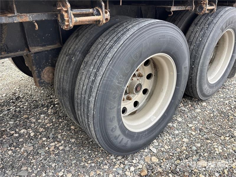 Doepker 28 ft T/A Pup Flatbed Trailer مقطوروات مسطحة/مفصلية الجوانب