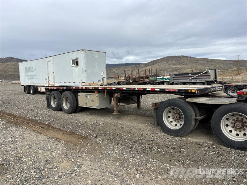 Doepker 28 ft T/A Pup Flatbed Trailer مقطوروات مسطحة/مفصلية الجوانب