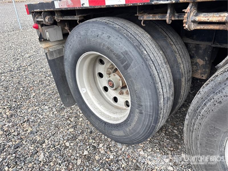 Doepker 28 ft T/A Pup Flatbed Trailer مقطوروات مسطحة/مفصلية الجوانب