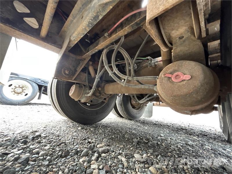 Doepker 28 ft T/A Pup Flatbed Trailer مقطوروات مسطحة/مفصلية الجوانب