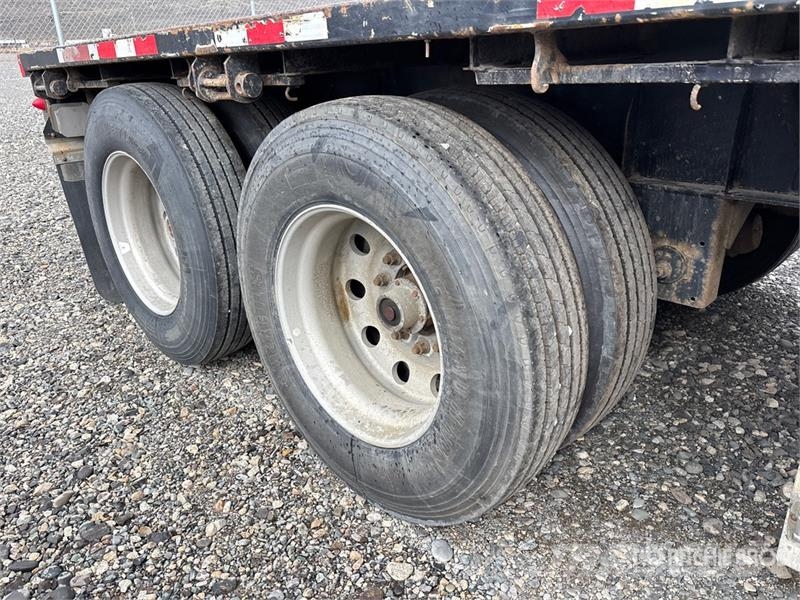 Doepker 28 ft T/A Pup Flatbed Trailer مقطوروات مسطحة/مفصلية الجوانب