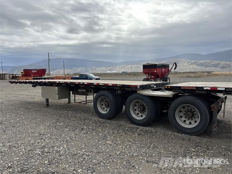 Doepker 32 ft Tri/A Lead Flatbed Trailer مقطوروات مسطحة/مفصلية الجوانب