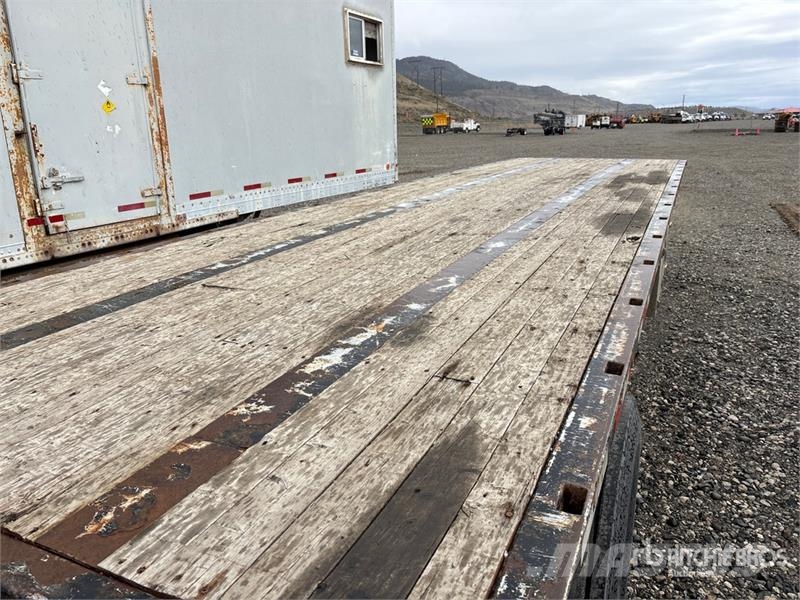 Doepker 32 ft Tri/A Lead Flatbed Trailer مقطوروات مسطحة/مفصلية الجوانب