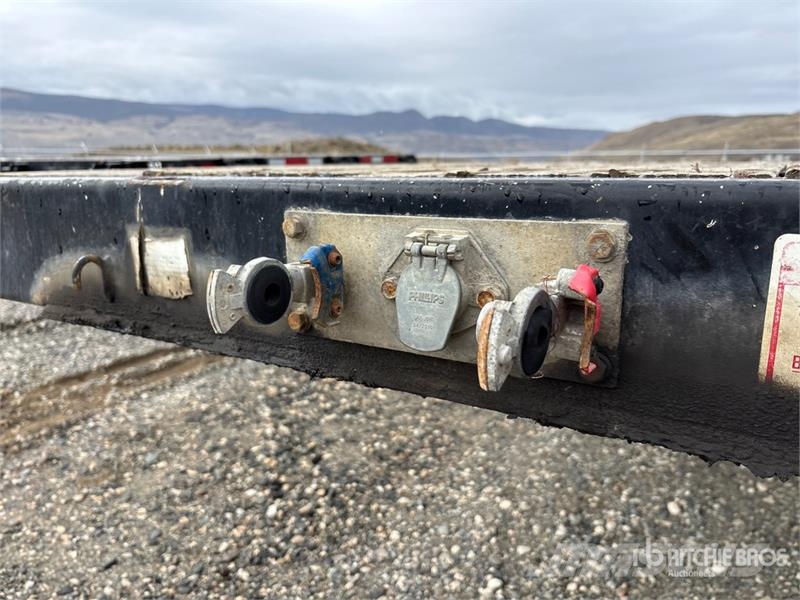Doepker 32 ft Tri/A Lead Flatbed Trailer مقطوروات مسطحة/مفصلية الجوانب