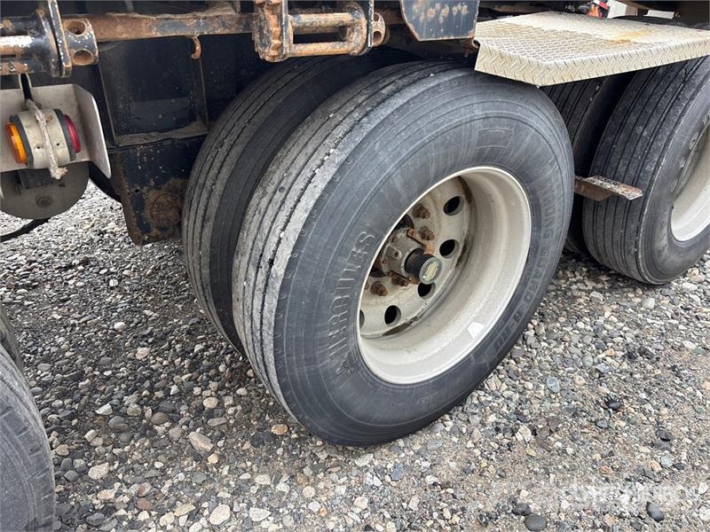 Doepker 32 ft Tri/A Lead Flatbed Trailer مقطوروات مسطحة/مفصلية الجوانب