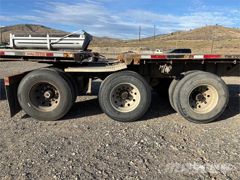 Doepker 32 ft Tri/A Super B-Train Lead Flatbed Trailer Anhænger med lad/Flatbed