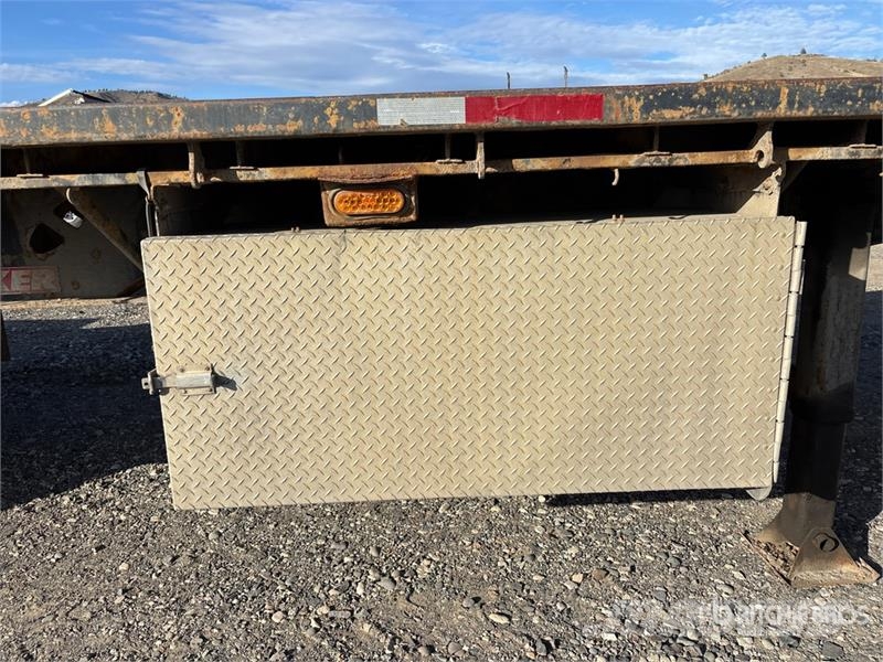 Doepker 32 ft Tri/A Super B-Train Lead Flatbed Trailer Anhænger med lad/Flatbed