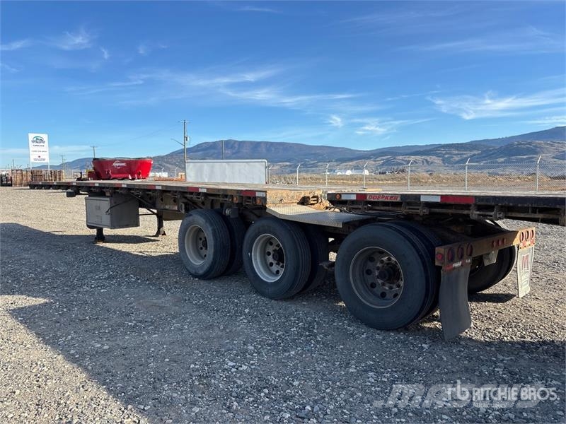 Doepker 32 ft Tri/A Super B-Train Lead Flatbed Trailer Anhænger med lad/Flatbed