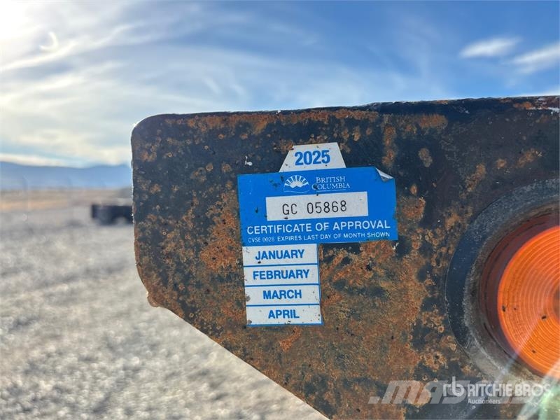 Doepker 32 ft Tri/A Super B-Train Lead Flatbed Trailer Anhænger med lad/Flatbed