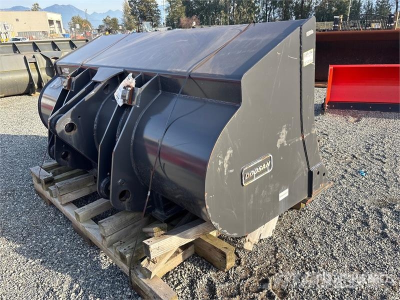 Doosan 106 in General Purpose Wheel Loader Bucket (Unused Ковші