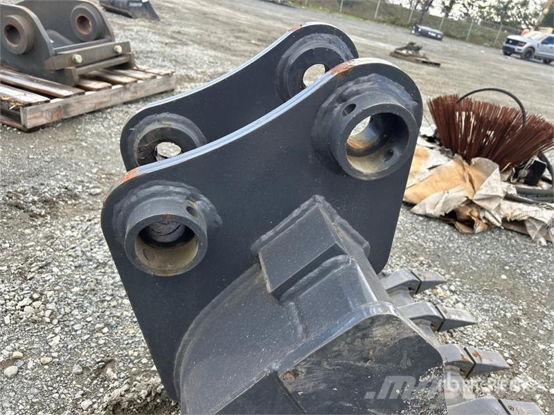 Doosan 24 in Digging Excavator Bucket (Unused) Lopaty