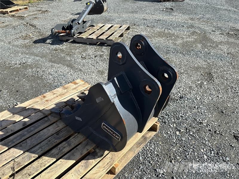 Doosan 24 in Digging Excavator Bucket (Unused) دلاء