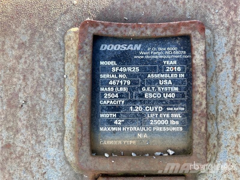 Doosan 38 in Digging Excavator Bucket Ковші