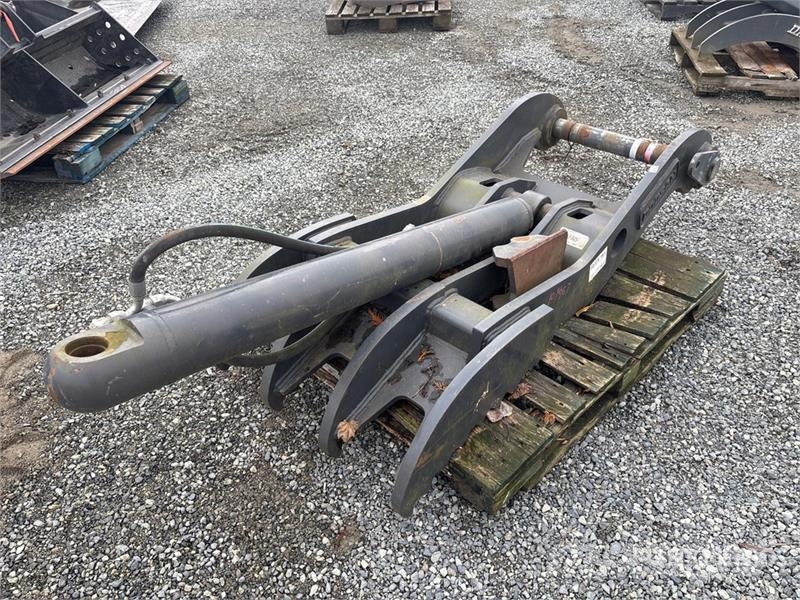 Doosan 68 in Hydraulic Excavator Thumb Buckets