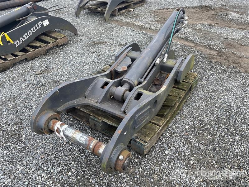 Doosan 68 in Hydraulic Excavator Thumb Buckets