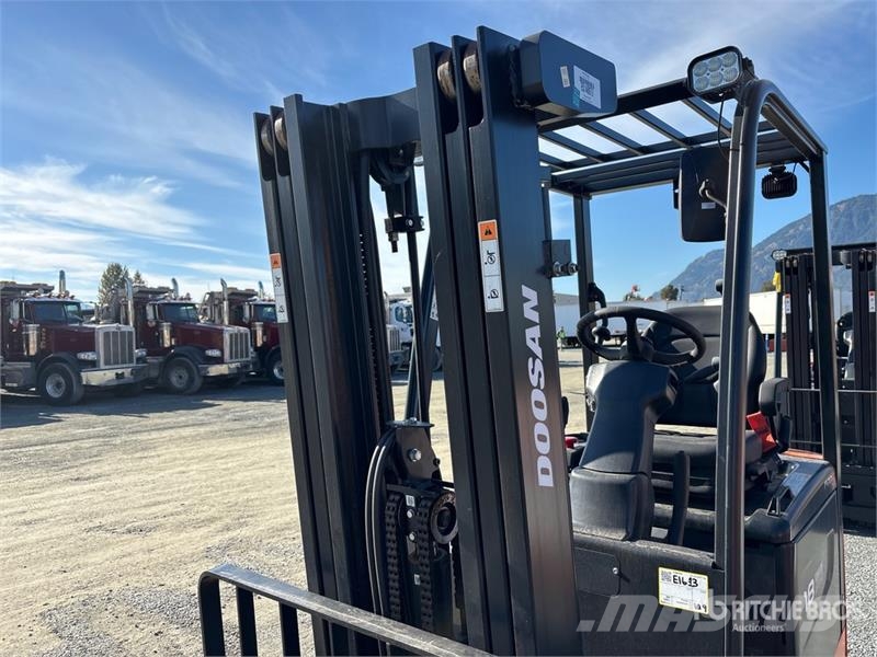 Doosan BC18S-5 2950 lb Electric Forklift Электропогрузчики