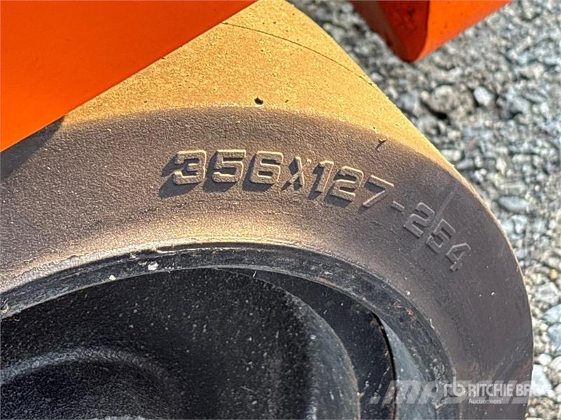 Doosan BC18S-5 2950 lb Electric Forklift Električni viličari