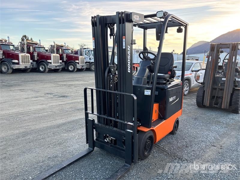 Doosan BC18S-5 2950 lb Electric Forklift Električni viličari