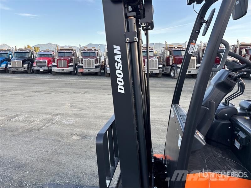 Doosan BC18S-5 2950 lb Electric Forklift Električni viličari