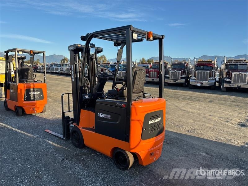 Doosan BC18S-5 2950 lb Electric Forklift Električni viličari