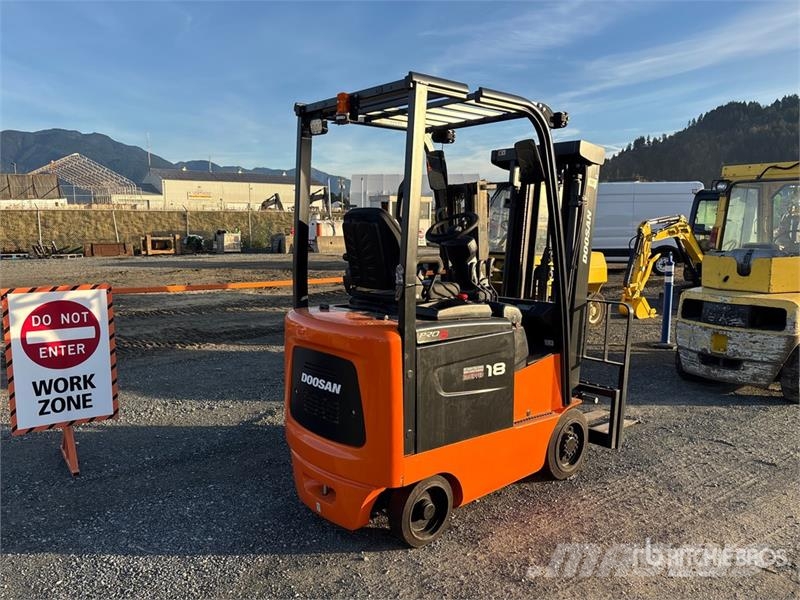 Doosan BC18S-5 2950 lb Electric Forklift Elektromos targoncák