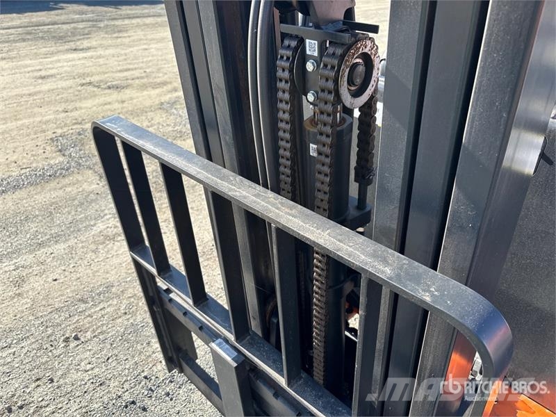 Doosan BC18S-5 2950 lb Electric Forklift Электропогрузчики