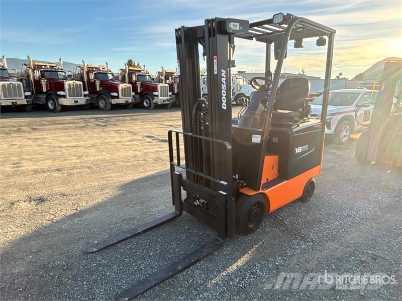 Doosan BC18S-5 2950 lb Electric Forklift Električni viličari