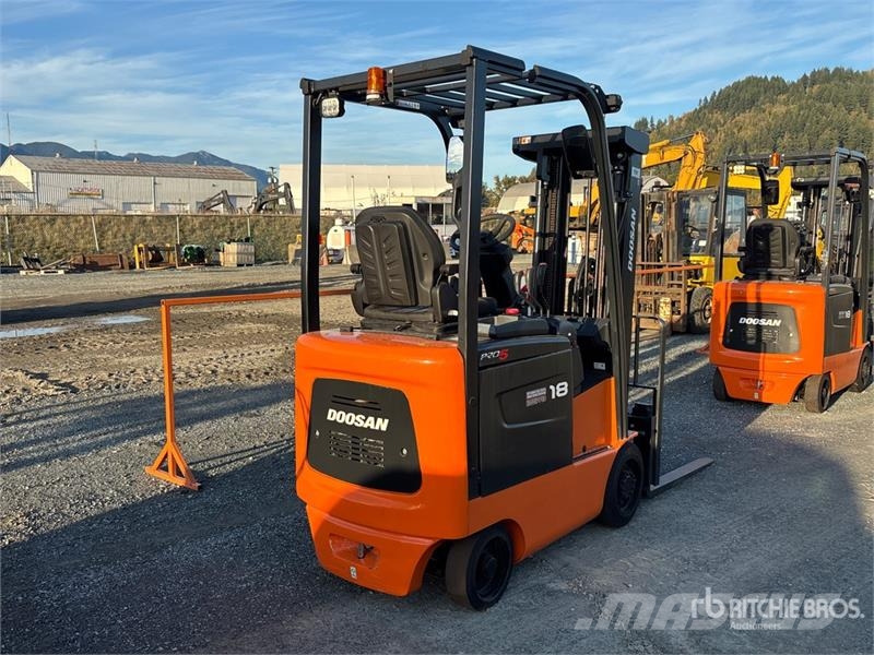 Doosan BC18S-5 2950 lb Electric Forklift Električni viličari