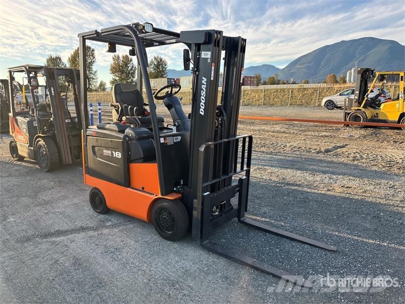 Doosan BC18S-5 2950 lb Electric Forklift Električni viličari