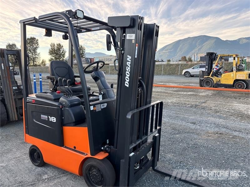 Doosan BC18S-5 2950 lb Electric Forklift Električni viličari