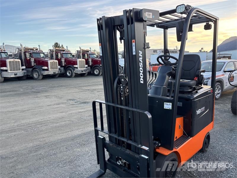 Doosan BC18S-5 2950 lb Electric Forklift Električni viličari