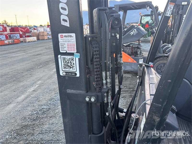 Doosan BC25S-7 4800 lb Electric Forklift شاحنات ذات رافعات شوكية تعمل بالكهرباء
