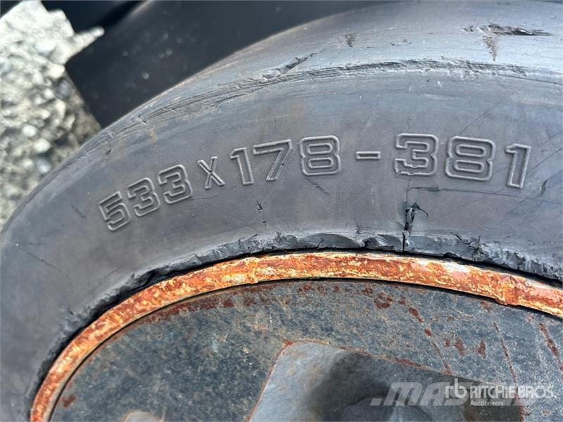 Doosan BC25S-7 4800 lb Electric Forklift شاحنات ذات رافعات شوكية تعمل بالكهرباء