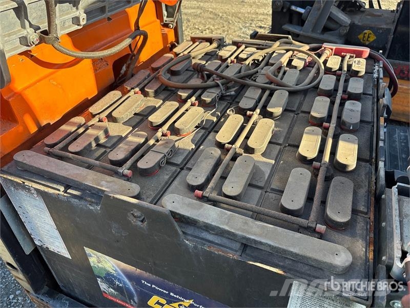 Doosan BC25S-7 4800 lb Electric Forklift バッテリーフォークリフト