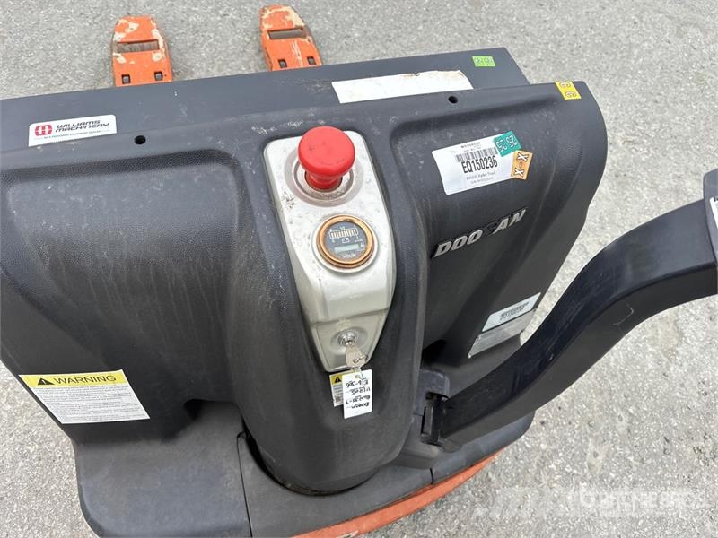Doosan BW235-7 4500 lb Electric Pallet Jack Kahvelkäru