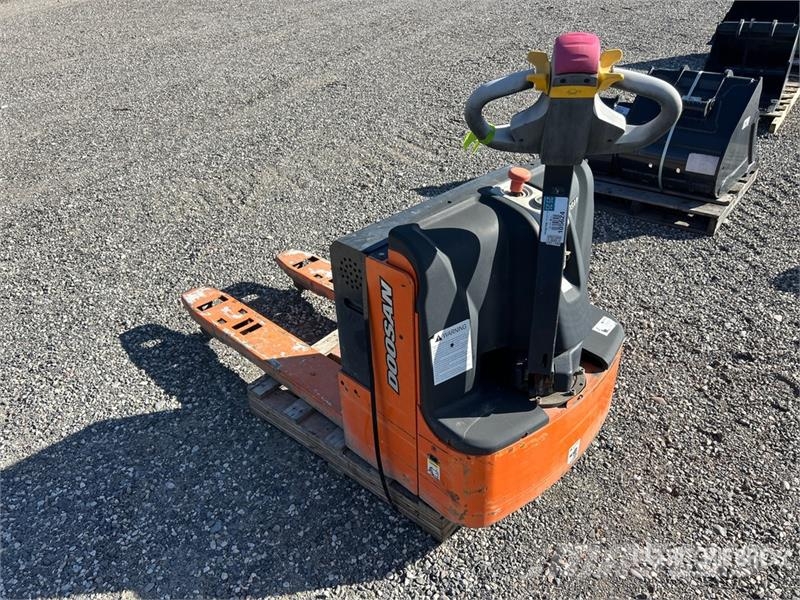 Doosan BW23S 4500 lb Electric Pallet Jack Ručni paletar