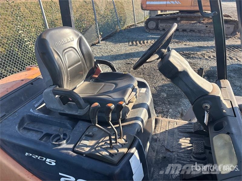 Doosan D20S-5 3600 lb Pneumatic Tire Forklift Інше