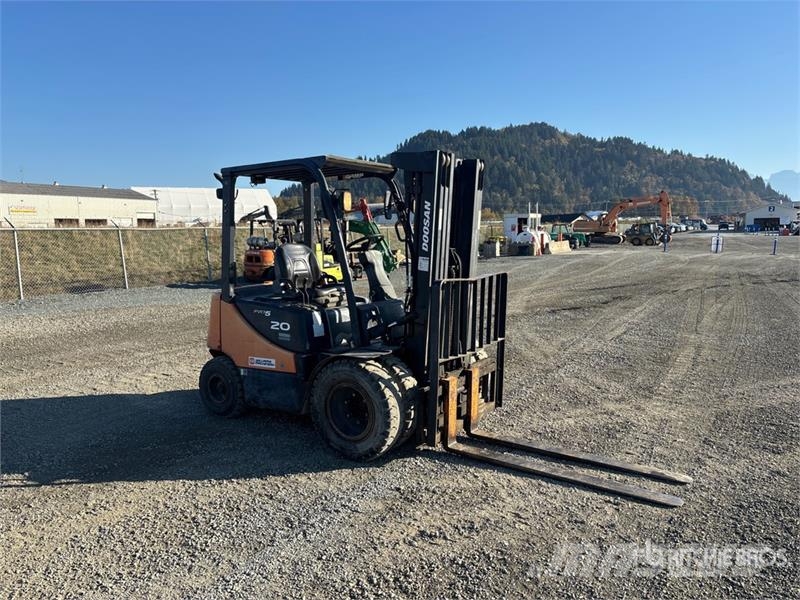 Doosan D20S-5 3600 lb Pneumatic Tire Forklift Інше