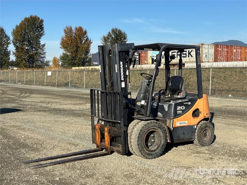 Doosan D20S-5 3600 lb Pneumatic Tire Forklift Інше