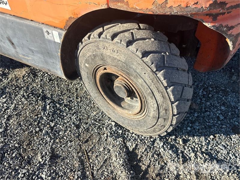 Doosan D20S-5 3600 lb Pneumatic Tire Forklift Інше