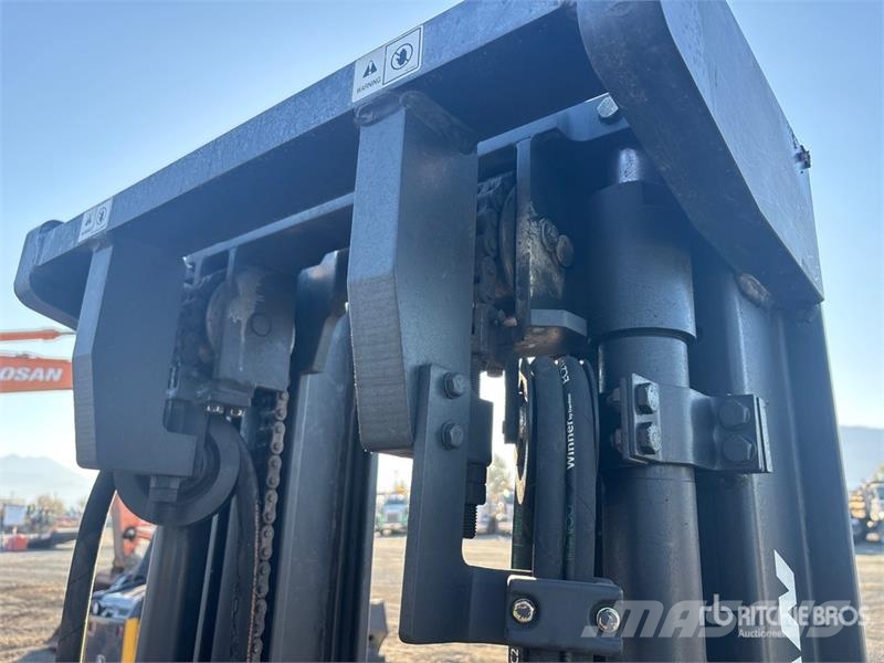 Doosan D20S-5 3600 lb Pneumatic Tire Forklift Інше