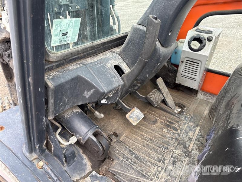 Doosan D370211 7000 lb Pneumatic Tire Forklift Targoncák-Egyéb