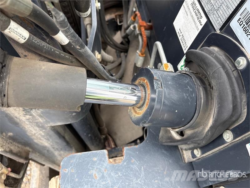 Doosan D370211 7000 lb Pneumatic Tire Forklift Targoncák-Egyéb