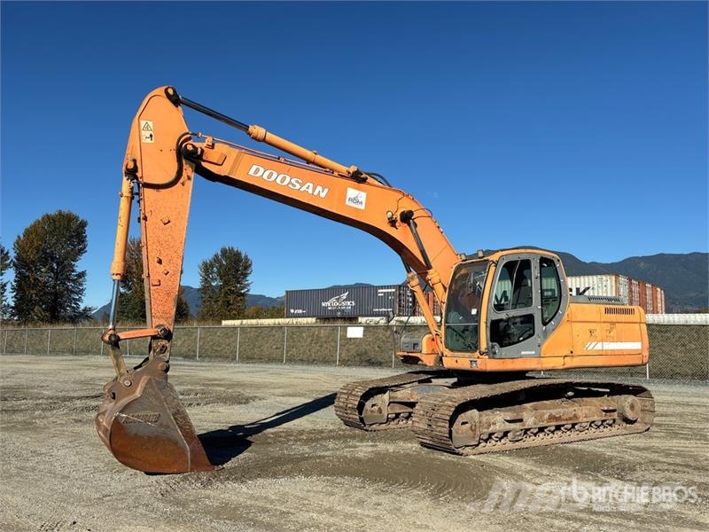 Doosan DX225 LC Tracked Excavator Paletli ekskavatörler