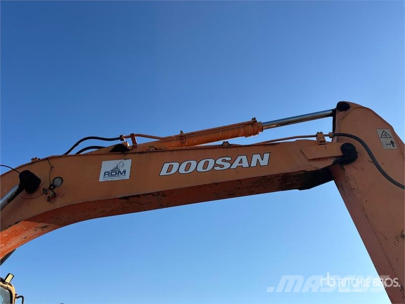 Doosan DX225 LC Tracked Excavator Pásové rýpadlá