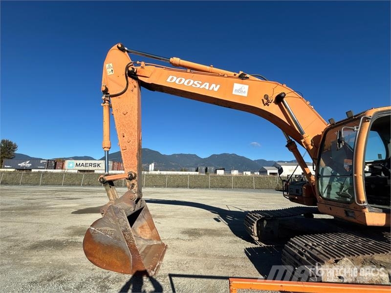 Doosan DX225 LC Tracked Excavator Paletli ekskavatörler