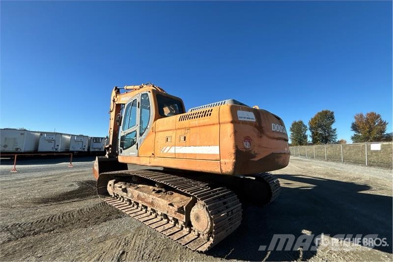 Doosan DX225 LC Tracked Excavator Paletli ekskavatörler