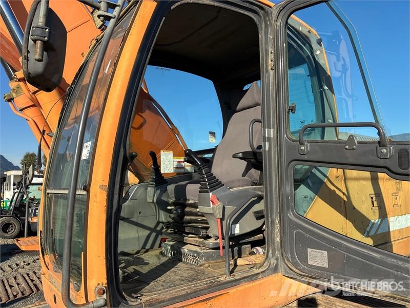 Doosan DX225 LC Tracked Excavator Pásové rýpadlá