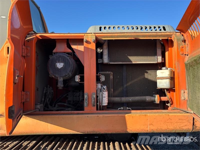 Doosan DX225 LC Tracked Excavator Pásové rýpadlá