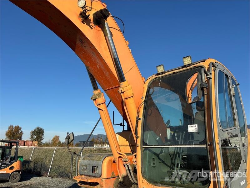 Doosan DX225 LC Tracked Excavator Pásové rýpadlá